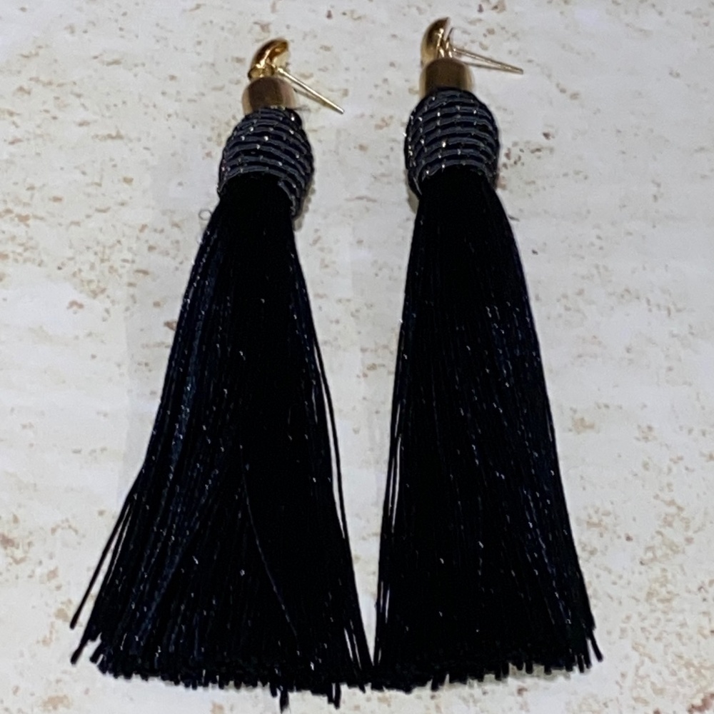 *NEW* BLACK ELEGANT TASSLE EARRINGS WITH GOLD POST/ ACCENT